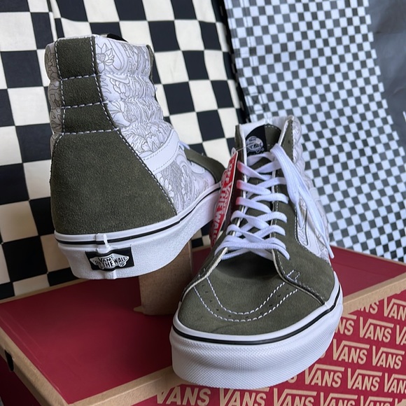 Vans Men’s Sk8-Hi Desert Skulls Grape Leaf/White sneakers - Picture 10 of 16